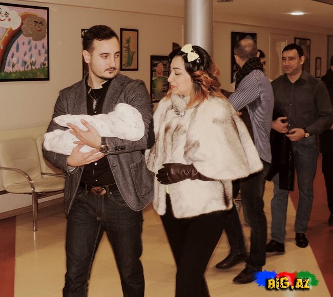 Dünən ana olan müğənninin xəstəxanadan FOTOLARI YAYILDI