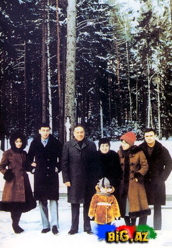 Zerife ve Heyder Eliyevler neveleri Zerife ile. 1983-cü il.