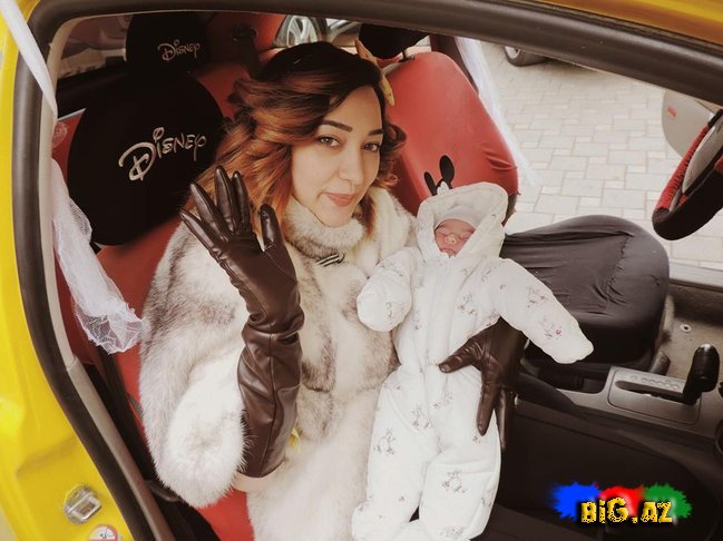 Dünən ana olan müğənninin xəstəxanadan FOTOLARI YAYILDI