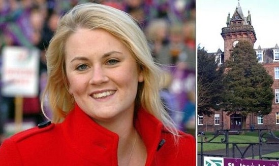 Şagirdi ilə maşında sevişərkən tutuldu - FOTOLAR