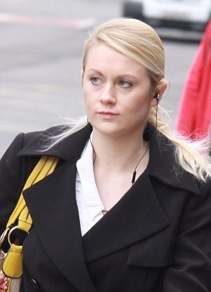 Şagirdi ilə maşında sevişərkən tutuldu - FOTOLAR