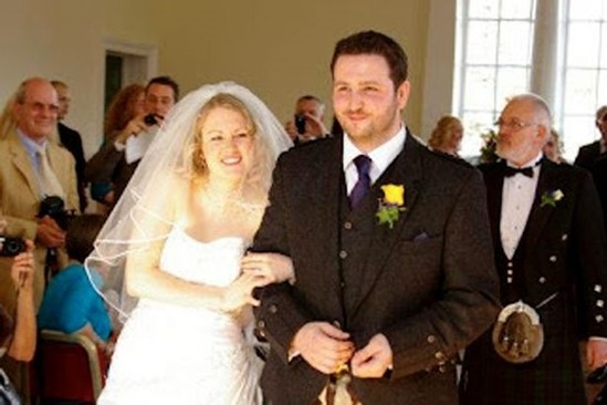 Şagirdi ilə maşında sevişərkən tutuldu - FOTOLAR