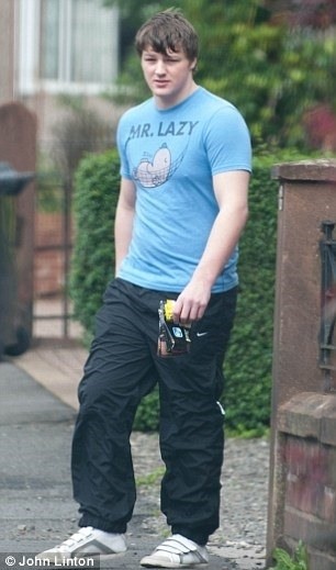 Şagirdi ilə maşında sevişərkən tutuldu - FOTOLAR