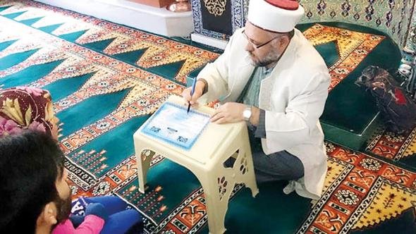 "Kişi anası və bacısı ilə necə evlənə bilər?" - Din xadimindən Gəncədəki olaya reaksiya
