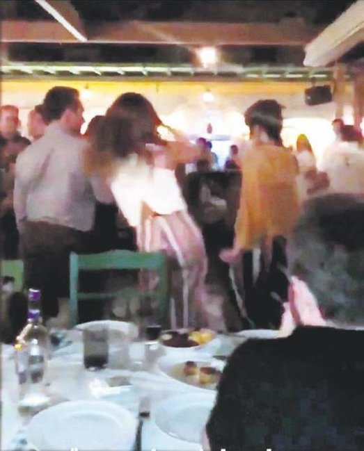 Gökçe Bahadır gizli saxladığı sevgilisi ilə ilk dəfə görüntüləndi - Foto