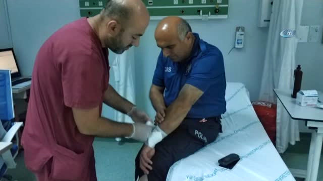 Qollarını kəsdi, polisin ayağını dişlədi - Xəstəxanadakı dəhşətli anlar FOTOLARDA