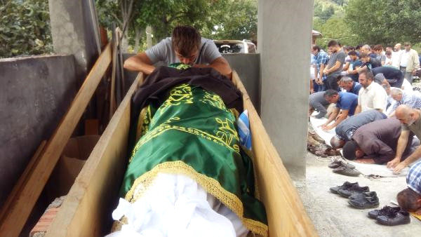 Ata və 6 aylıq oğlu eyni tabutda dəfn edildi – Ürək dağlayan FOTOLAR