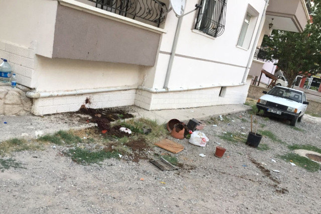 Ailə dəhşəti: Arvadını döyüb pəncərədən aşağı tulladı - FOTOLAR