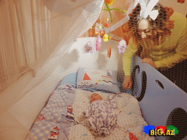 Dünən ana olan müğənninin xəstəxanadan FOTOLARI YAYILDI