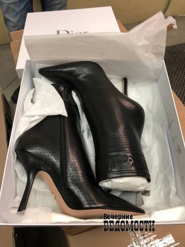 Bakıdan yola salınan 400 min dollarlıq lüks geyim və ayaqqabı TUTULDU - FOTOLAR