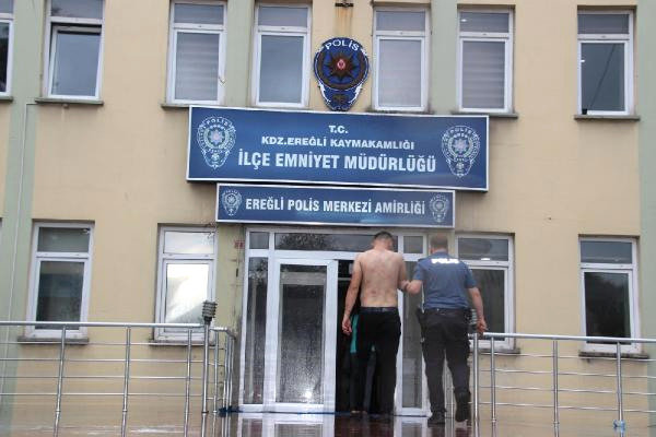 RƏZALƏT- Ər arvadını sevgilisi ilə yarıçılpaq yaxladı - FOTO