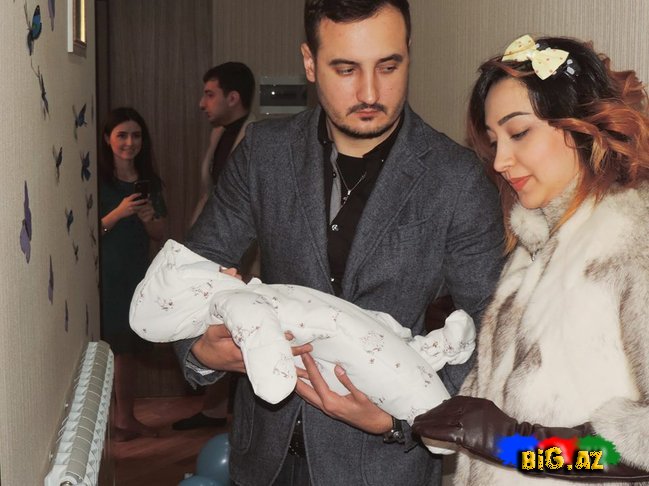 Dünən ana olan müğənninin xəstəxanadan FOTOLARI YAYILDI