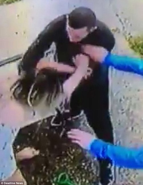 30 yaşlı qadın evinin önündə vəhşicəsinə döyüldü - ANBAAN GÖRÜNTÜLƏR - FOTO - VİDEO