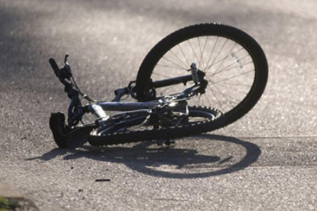 Qatar velosipedə çırpıldı: 4 uşaq ölüb