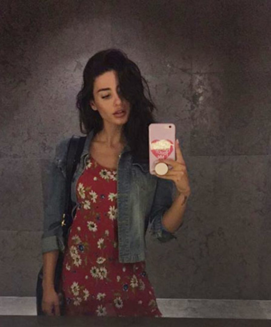 27 yaşlı gözəlçə görün hansı məşhurun qızıdır - FOTOLAR