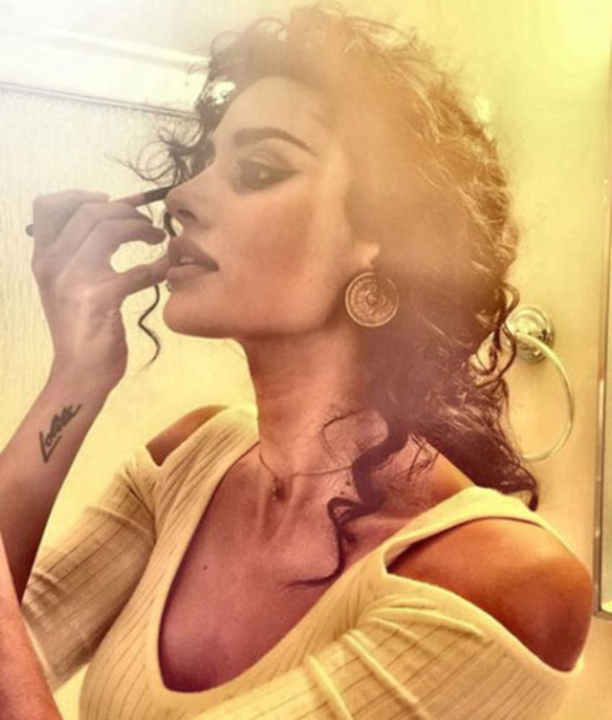 27 yaşlı gözəlçə görün hansı məşhurun qızıdır - FOTOLAR