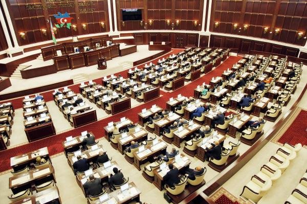 Deputatlar telekanalları RÜSVAY ETDİ: "AzTV və İctimai tv dəyişməlidir"