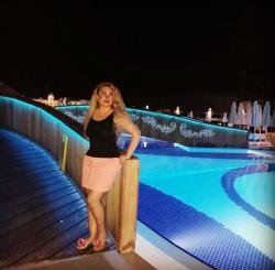 Könül Kərimova istirahət FOTOlarını yaydı