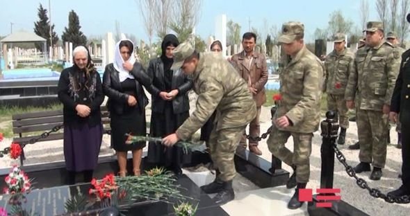 Şəhid olmuş əsgərin medalı ailəsinə təqdim edilib – FOTOLAR