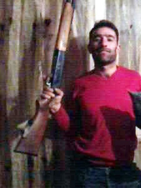 Sevgilisinin ayrılmaq istəyini eşidən oğlan görün nə etdi - FOTOLAR