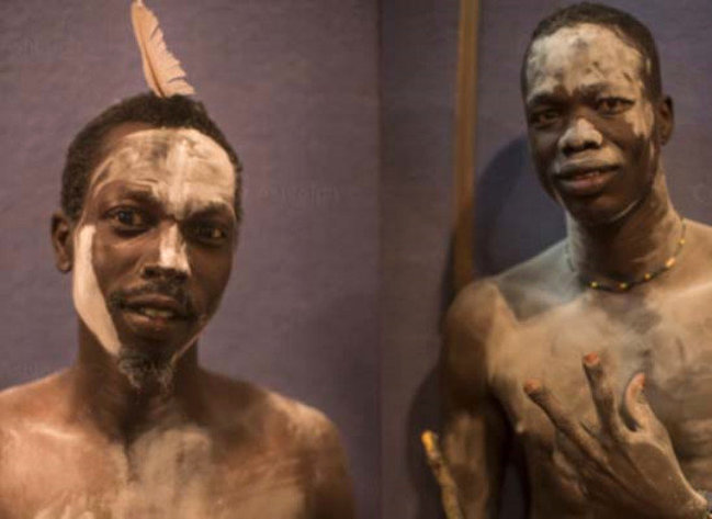 Üzlərini bıçaqla kəsib forma verirlər - Ən qorxunc ənənə - FOTOLAR