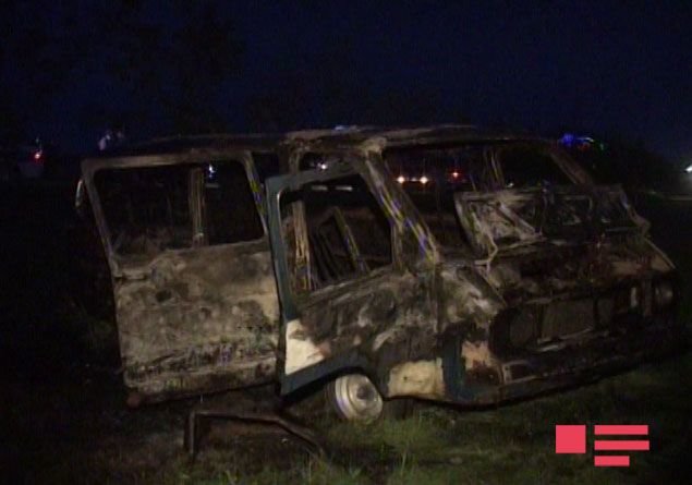 Azərbaycanda fəhlə daşıyan mikroavtobus yandı: Yaralıların ADLARI - FOTOLAR