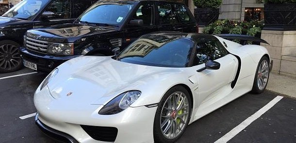 Azərbaycan nömrəli "Porsche" London küçələrində - VİDEO