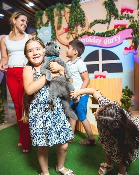 Xalq artistinin qızı ilə evli olan azərbaycanlı müğənni övladı ilə - FOTO