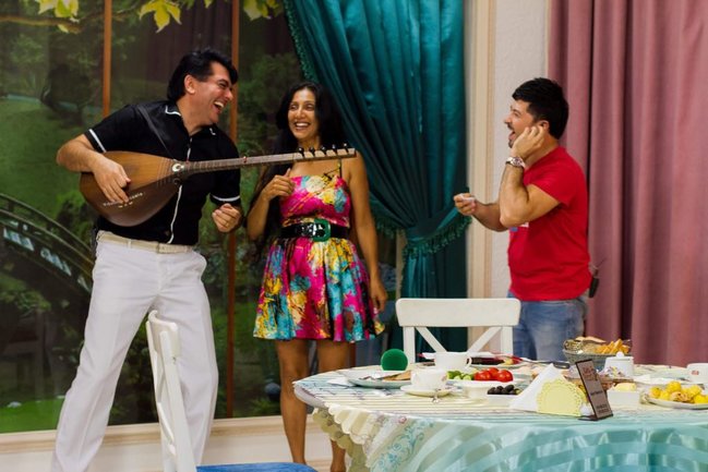 Azərbaycanlı məşhura görə ərindən boşandı - Canlı efirə zəng edən qadının bu sözləri şok etdi - FOTO