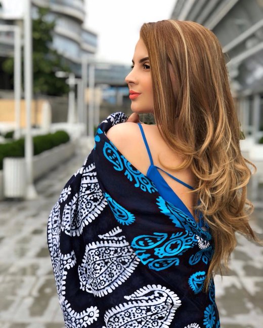 Əməkdar artistin cazibədar qızının BU FOTOLARI REKORD QIRIR