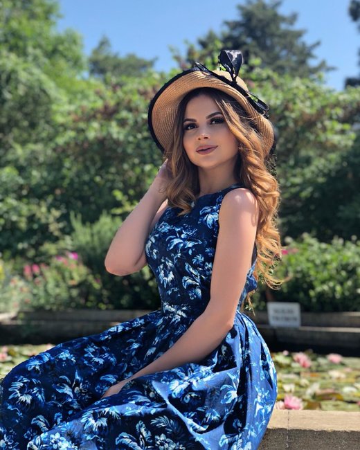 Əməkdar artistin cazibədar qızının BU FOTOLARI REKORD QIRIR