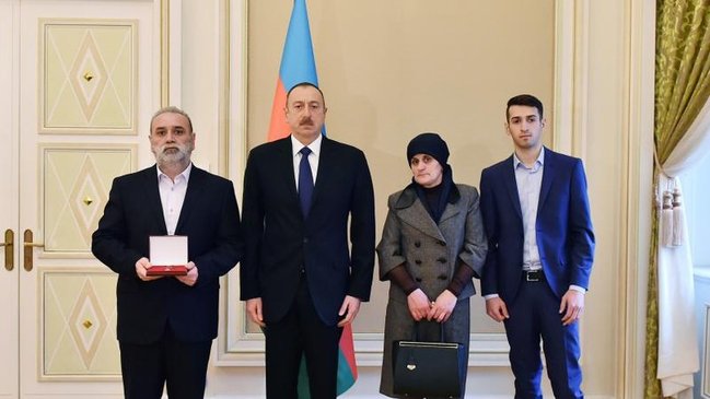 Prezident Milli Qəhrəman Çingizin ailəsi ilə görüşdü - FOTOLAR