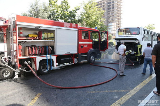 Bakıda sərnişin avtobusu alışıb yandı - FOTOLAR