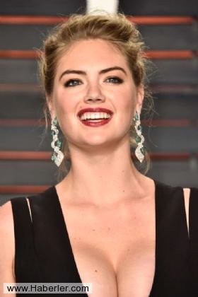 Aktrisa sinəsi ilə meydan oxudu - FOTOLAR