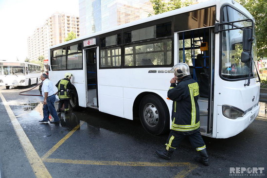 Bakıda sərnişin avtobusu alışıb yandı - FOTOLAR