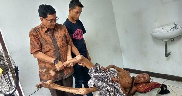 Qəza nəticəsində avtobusun pəncərəsindən 