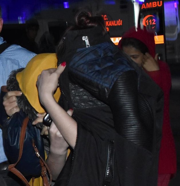 15 manata fahişəlik edən bacılar tutuldu - FOTO