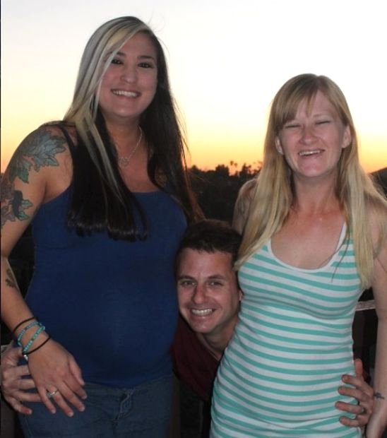 Bu kişi hər gecə arvadı və arvadının sevgilisinin ortasında yatır - FOTOLAR