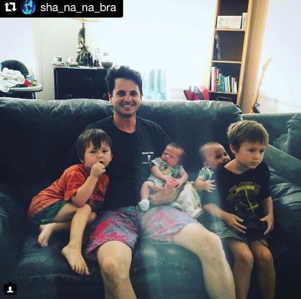 Bu kişi hər gecə arvadı və arvadının sevgilisinin ortasında yatır - FOTOLAR