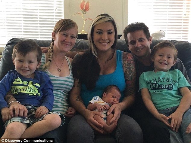 Bu kişi hər gecə arvadı və arvadının sevgilisinin ortasında yatır - FOTOLAR