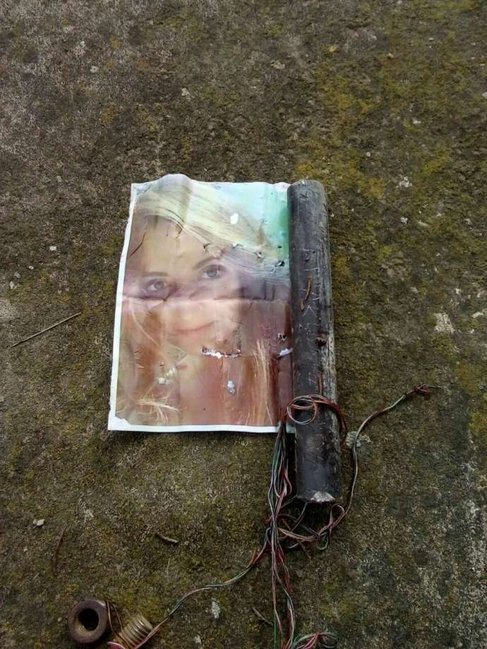 Azərbaycanda qəbiristanlığa iynələr batırılmış əşya atdılar - FOTOLAR