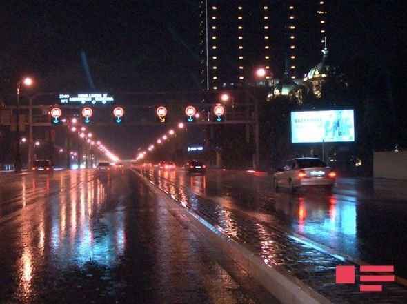 Bakıda yağışdan sonra yolları su basdı – FOTOLAR