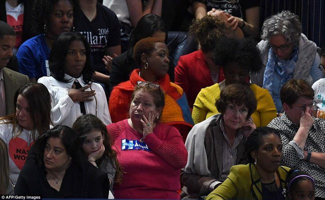 Klintonun qərargahında ağlaşmadır - FOTOLAR