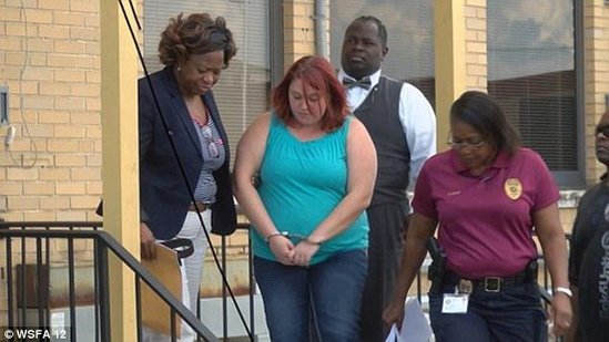 ŞOK ! 33 yaşlı müəllimin şagirdi ilə intim görüntüləri yayıldı - FOTOLAR