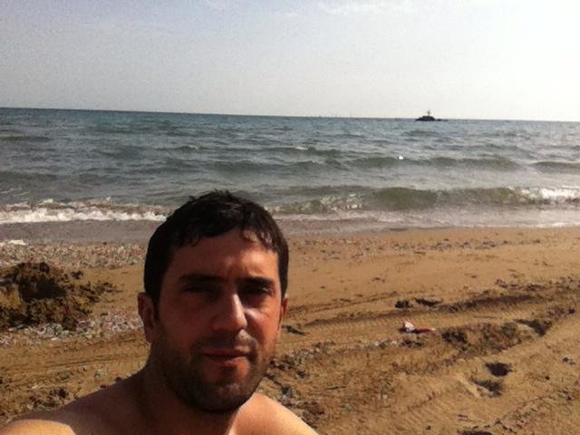 Neft şirkətinin əməkdaşı dəhşətli status yazıb, özünü binadan atdı – FOTOLAR