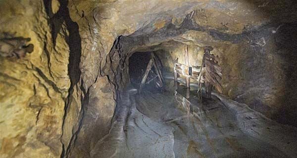 Tualeti sökdülər, altından çıxanlar hər kəsi şok etdi - FOTOLAR