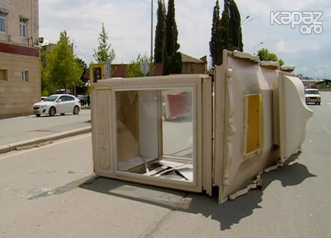 Gəncədə güclü külək fəsadlar törətdi - FOTOLAR