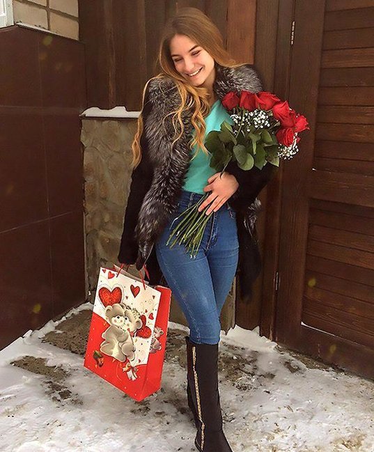 Ana 18 yaşlı qızını yatdığı yerdə BALTALADI: 