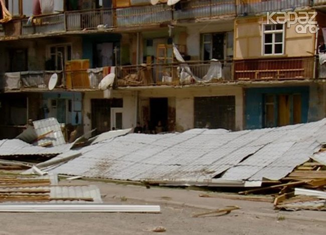 Gəncədə güclü külək fəsadlar törətdi - FOTOLAR