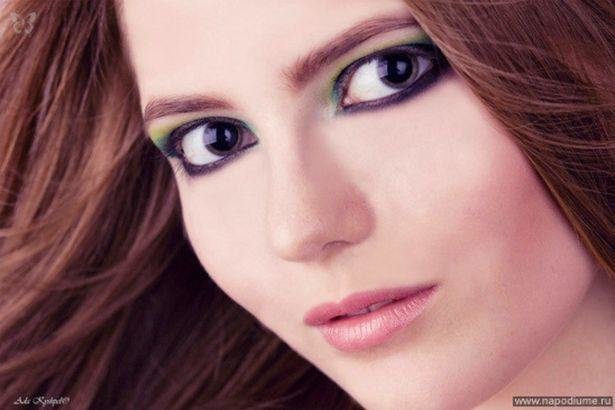 Biznesmen modeli 7 il seks köləsi kimi saxladı - FOTOLAR